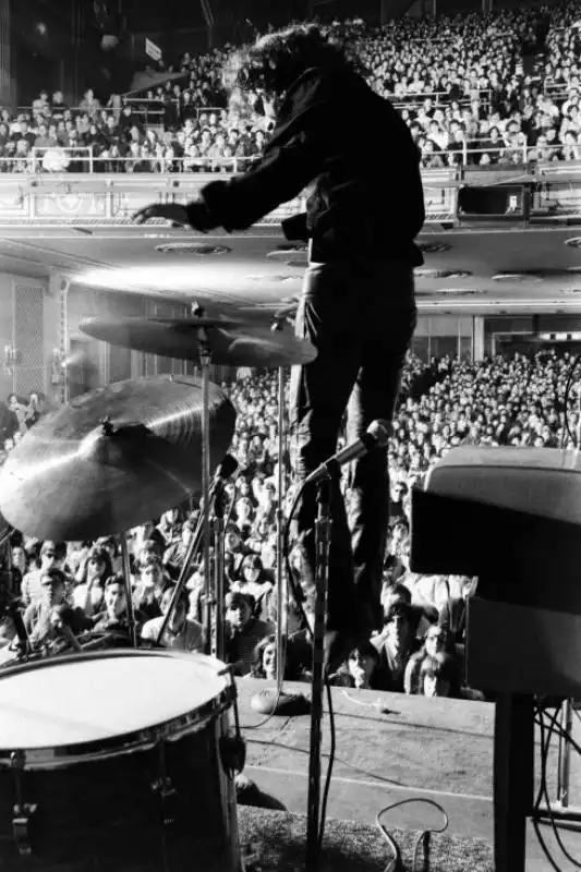 the doors perform at new york city's fillmore east in 1968  7