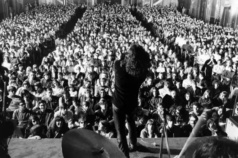 the doors perform at new york city's fillmore east in 1968  8