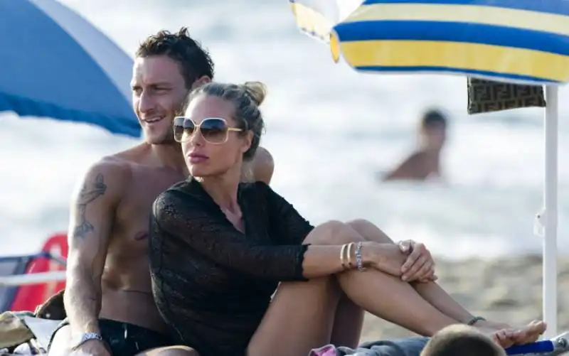 totti ilary blasi al mare