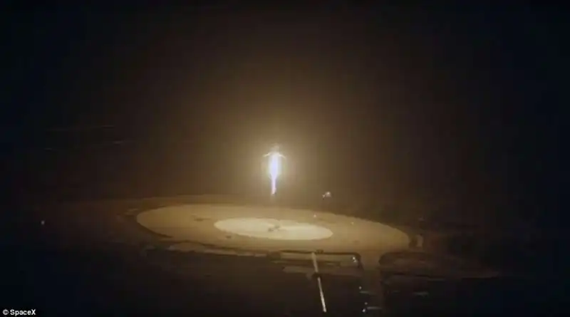 atterraggio verticale del falcon 9