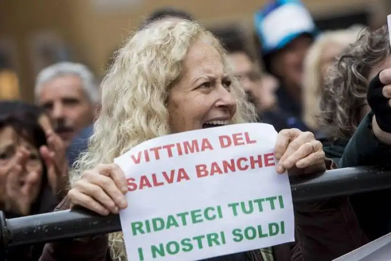 BANCHE SALVATE, CONSUMATORE IN PIAZZA 9