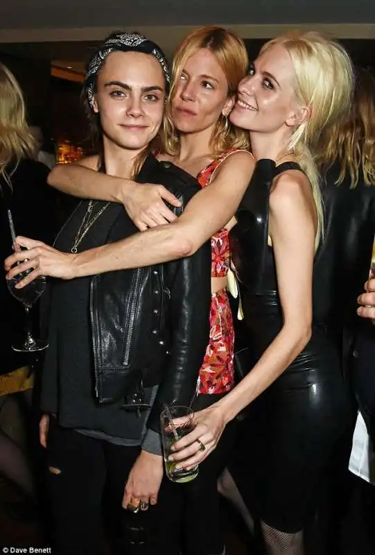 cara e poppy delevingne con sienna miller