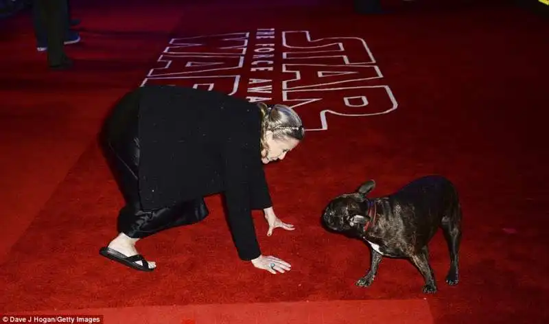 carrie fisher gioca con gary1