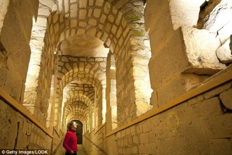 catacombe di parigi   francia