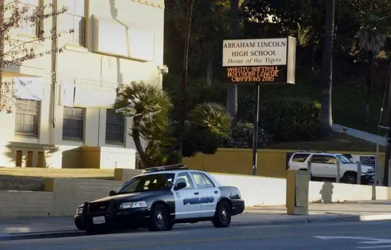 chiuse scuole  los angeles minaccia terroristica