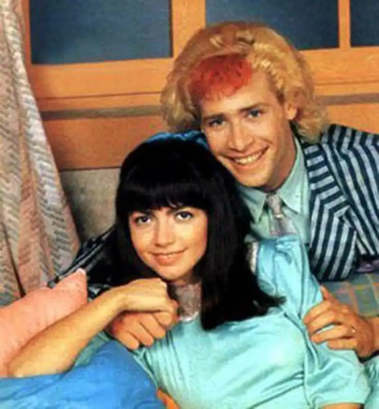 cristina d’avena e pasquale finicelli interpretano negli anni ’80 i personaggi di licia e mirko trasposizione del famoso cartone animato giapponese kiss me licia