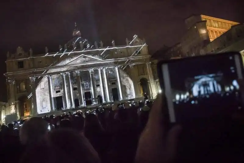 giubileo   giochi di luce a san pietro   10