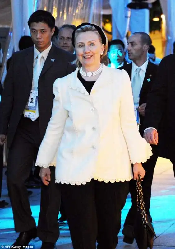 hillary clinton outfit 2009