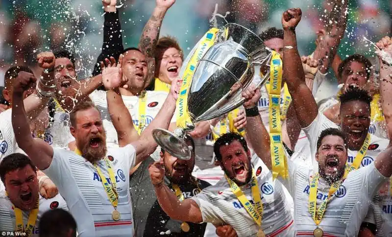 i saracens alzano il trofeo della premiership