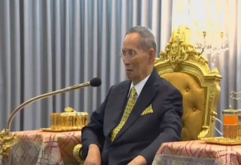 Il re thailandese Bhumibol Adulyadej