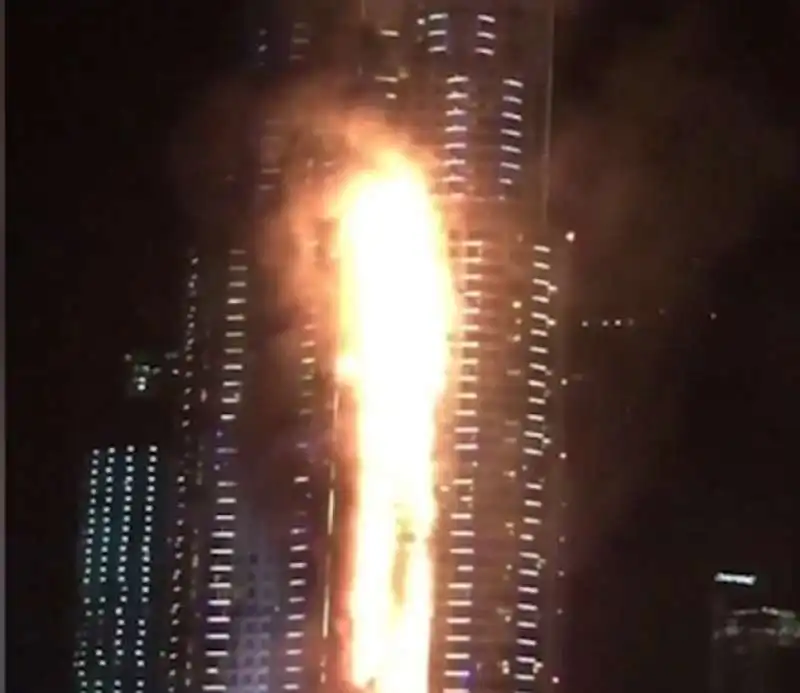 incendio all'hotel Address Downtown, un palazzo del centro di Dubai 