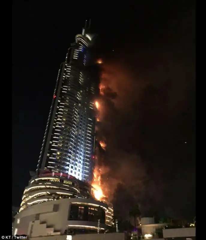 incendio all'hotel Address Downtown, un palazzo del centro di Dubai 