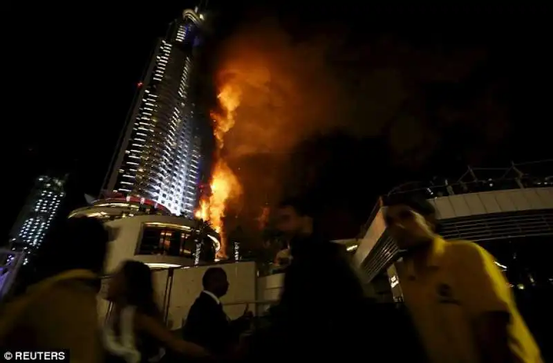 incendio all'hotel Address Downtown, un palazzo del centro di Dubai 