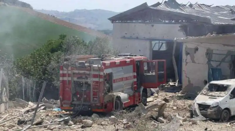 incidente fabbrica  fuochi d artificio