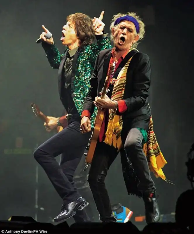 jagger e richards a  glastonbury