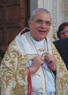 L ex vescovo di Trapani monsignor Francesco Micciche