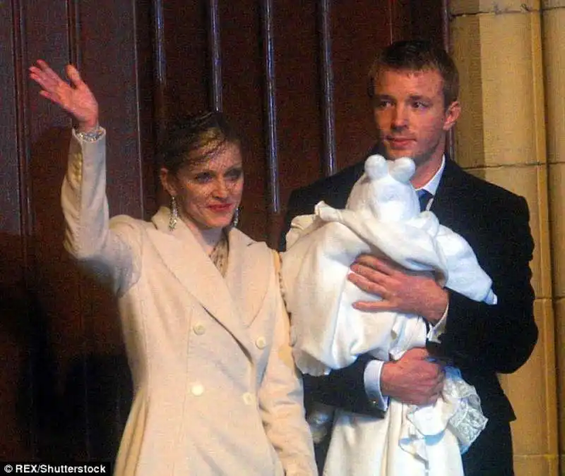 madonna guy ritchie e rocco nel 2000 