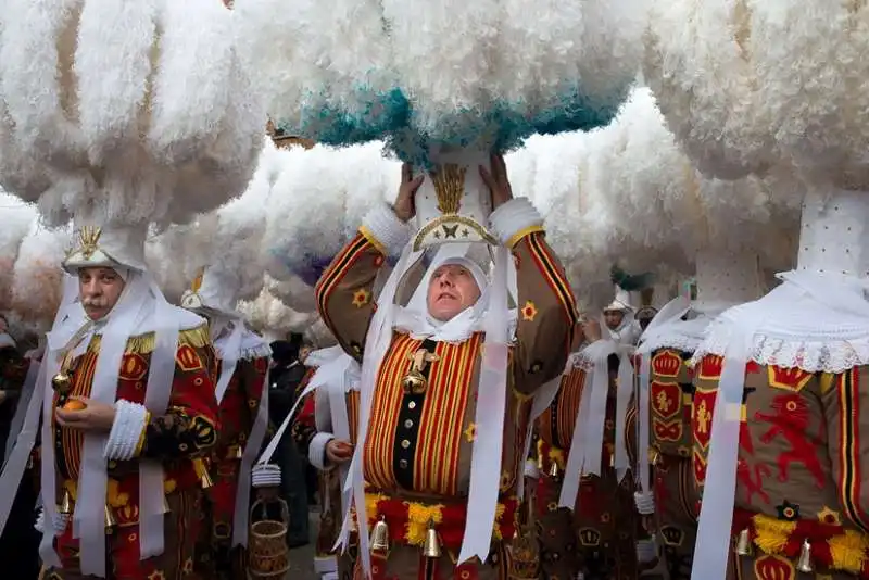 mardi gras a binche in belgio   foto di sergi reboredo