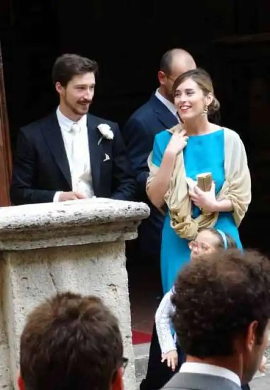 maria elena boschi  al matrimonio del fratello emanuele