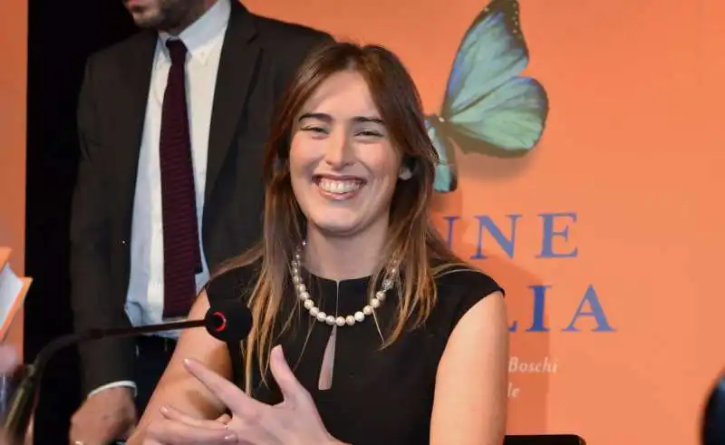 maria elena boschi intervistata da bruno vespa (3)