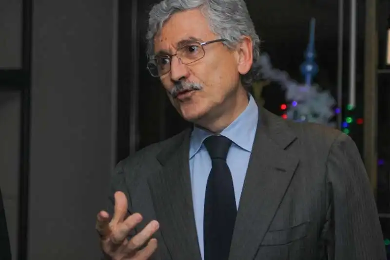 massimo d alema al bar euclide  