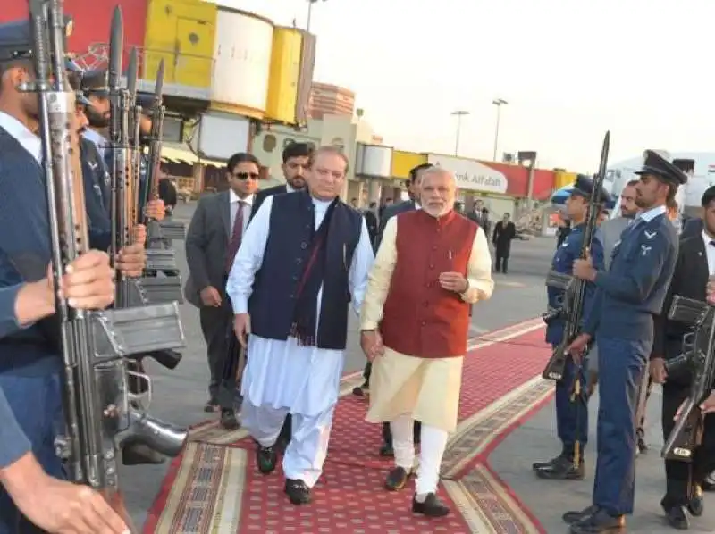 NAWAZ SHARIF E NARENDRA MODI 