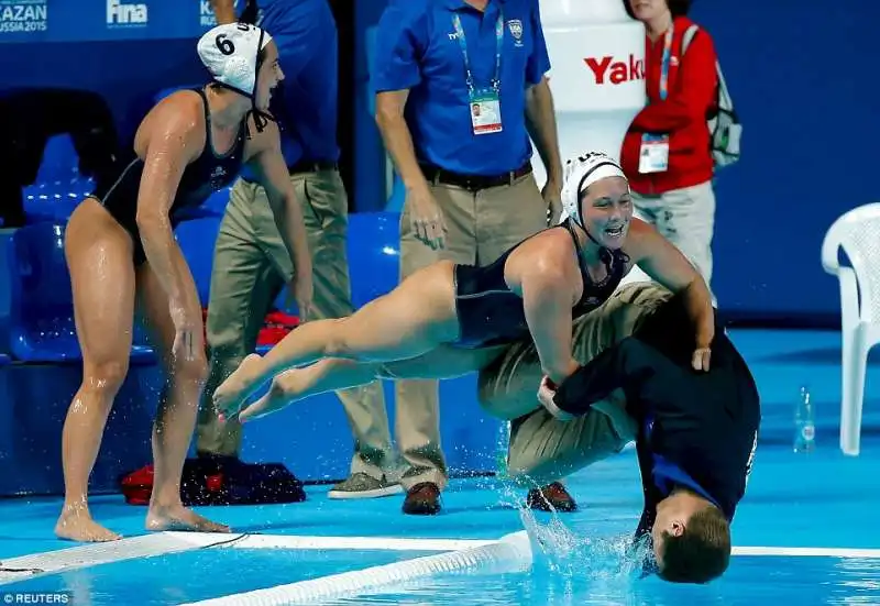 nazione usa di pallanuoto butta in vasca il coach adam krikorian