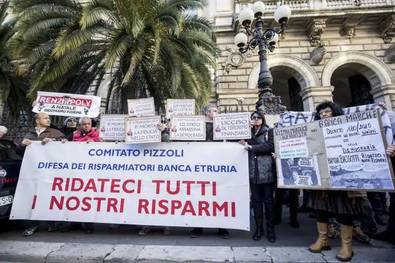 protesta dei risparmiatori davanti a bankitalia  6