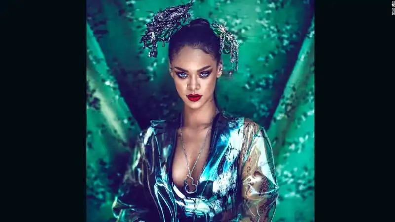 rihanna posa per chen man nel 2015