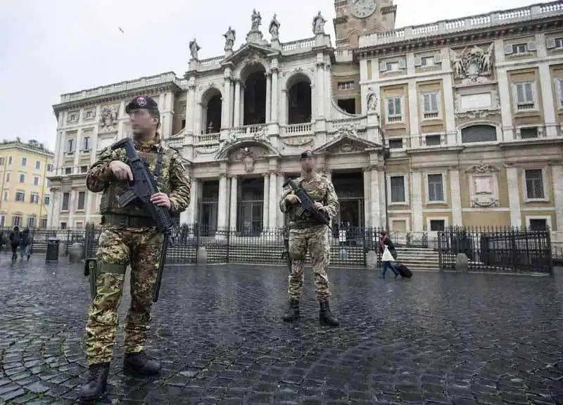 ROMA SANTA MARIA MAGGIORE MILITARI ARRESTI