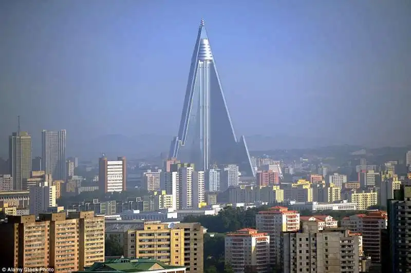 ryugyong hotel pyongyang north korea 