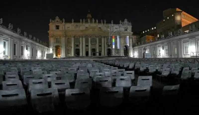 show di luci sulla facciata di san pietro 3