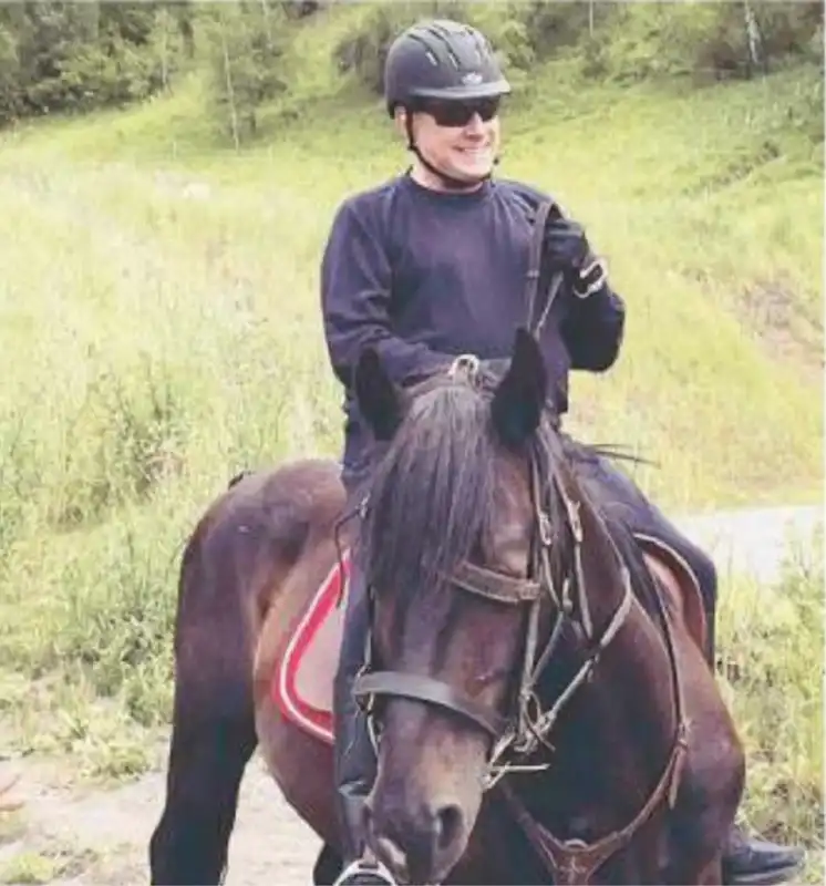 SILVIO BERLUSCONI A CAVALLO, FOTO PRESA DAL PROFILO INSTAGRAM DI FRANCESCA PASCALE 