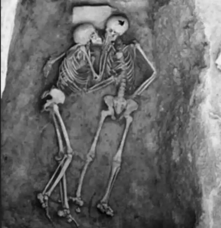 un bacio di 2800 anni