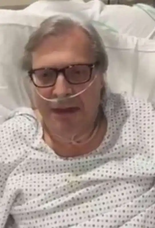 vittorio sgarbi in ospedale  1