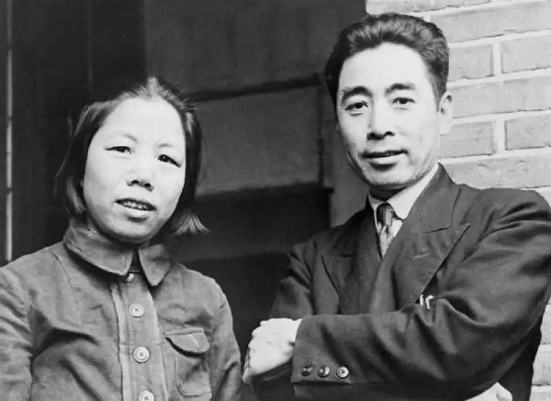 zhou enlai  con la moglie large