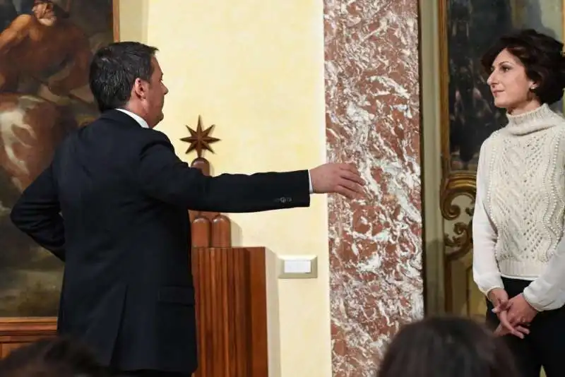 AGNESE LANDINI E MATTEO RENZI DURANTE LE DIMISSIONI  