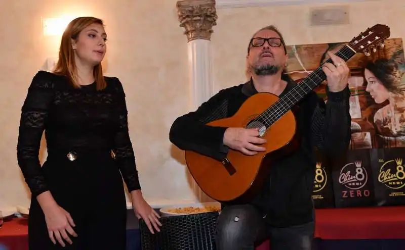 alice e alberto laurenti cantano un tempo piccolo