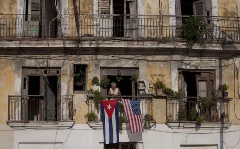 bandiera cubana e americana