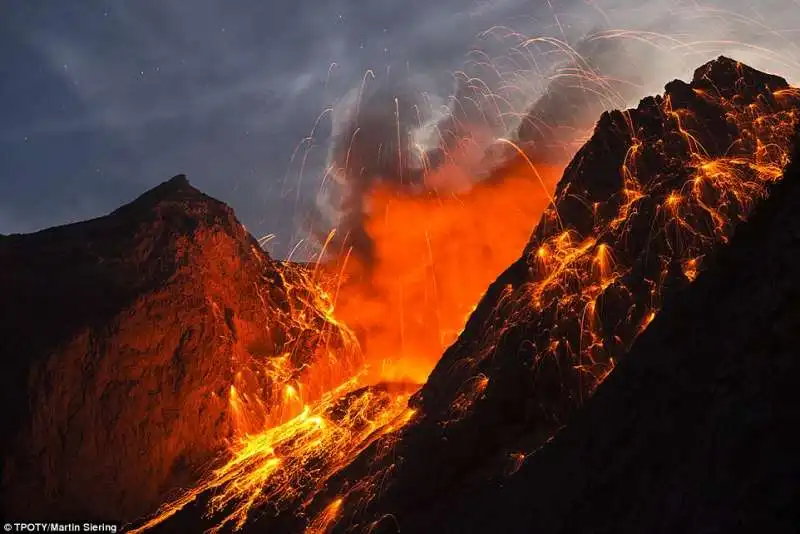 batu tara vulcano indonesiano