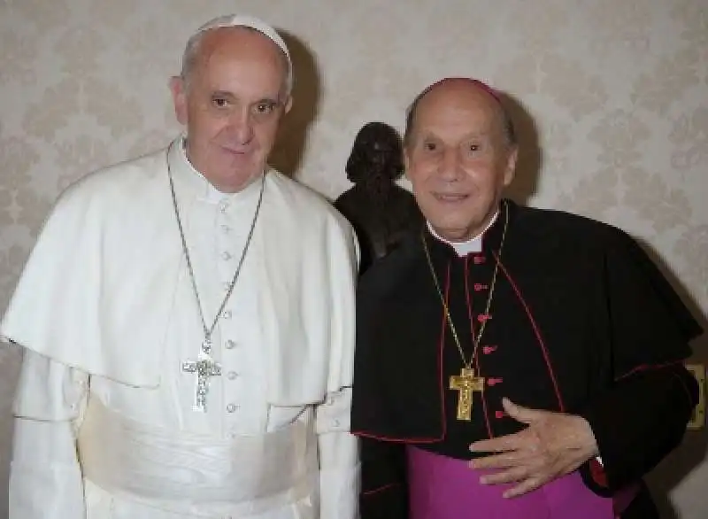 BERGOGLIO E  JAVIER ECHEVARRIA