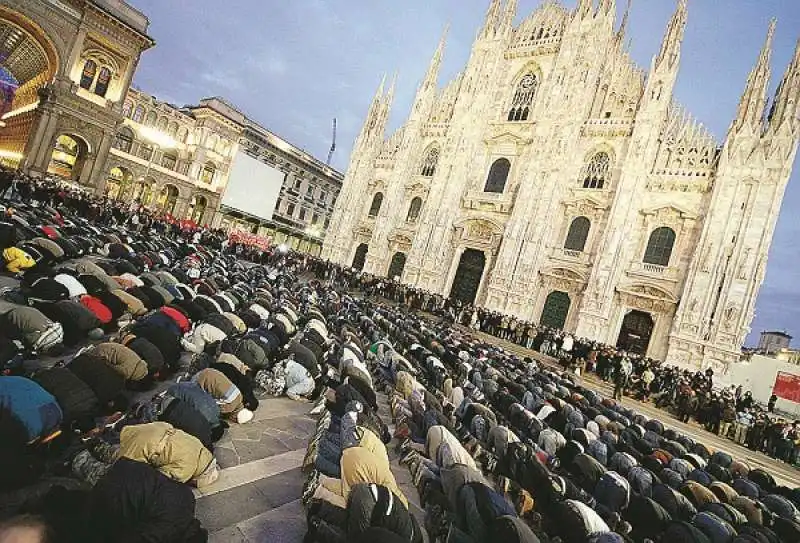 DUOMO MILANO MUSULMANI