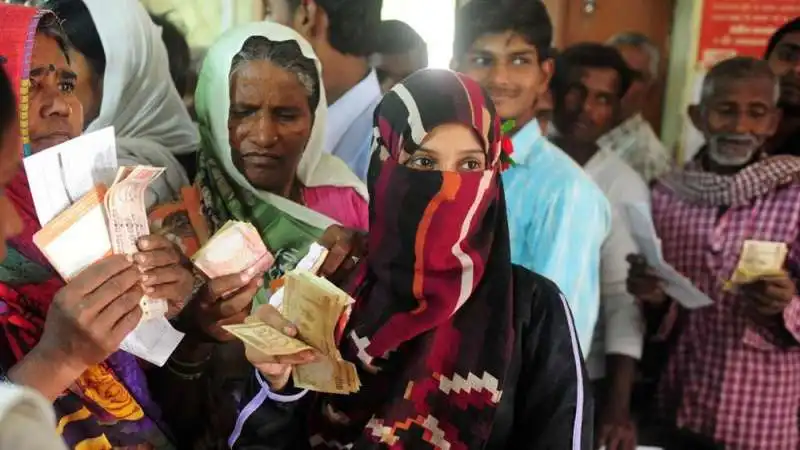 INDIA - RUPIE FUORI CORSO 