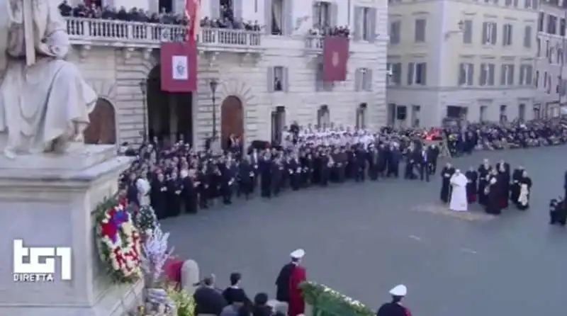 LA RAI FA SPARIRE VIRGINIA RAGGI ALLA FESTA DELL IMMACOLATA