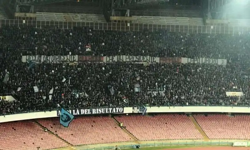 LO STRISCIONE AL SAN PAOLO CONTRO DE LAURENTIIS E PRO LAPO ELKANN