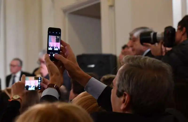 maurizio gasparri fotografa berlusconi