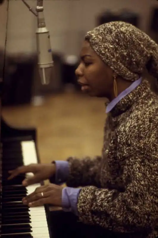 nina simone al piano