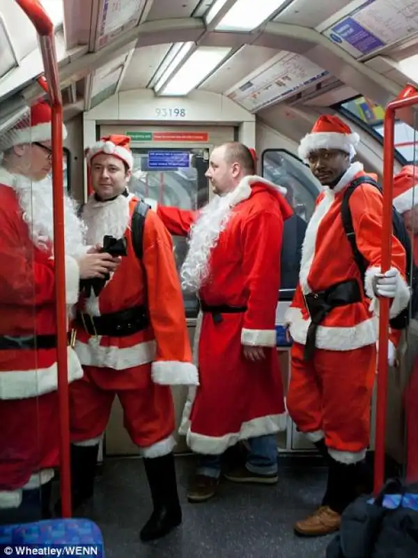 santa in metro