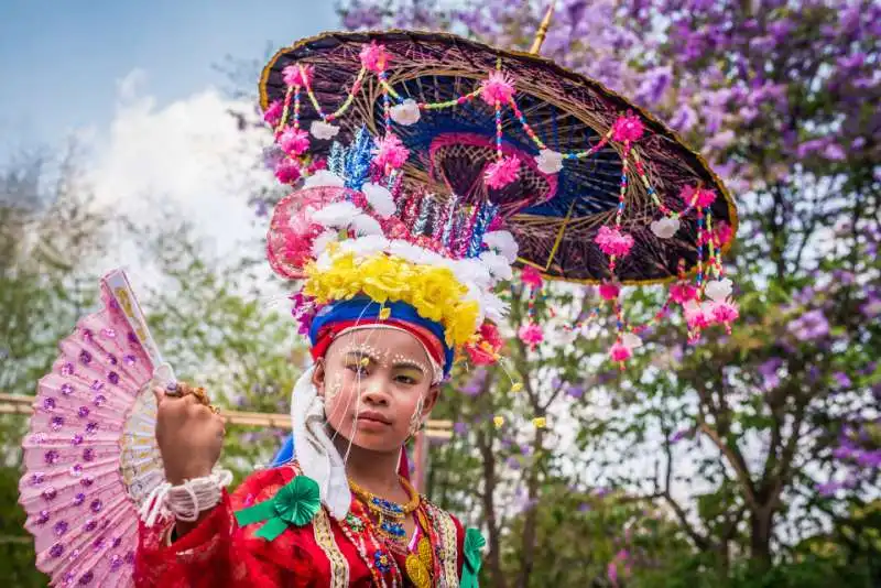 thailandese prima di entrare in monastero