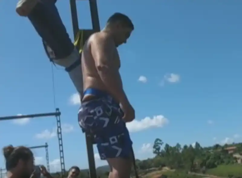 UOMO MORTO - BUNGEE JUMPING